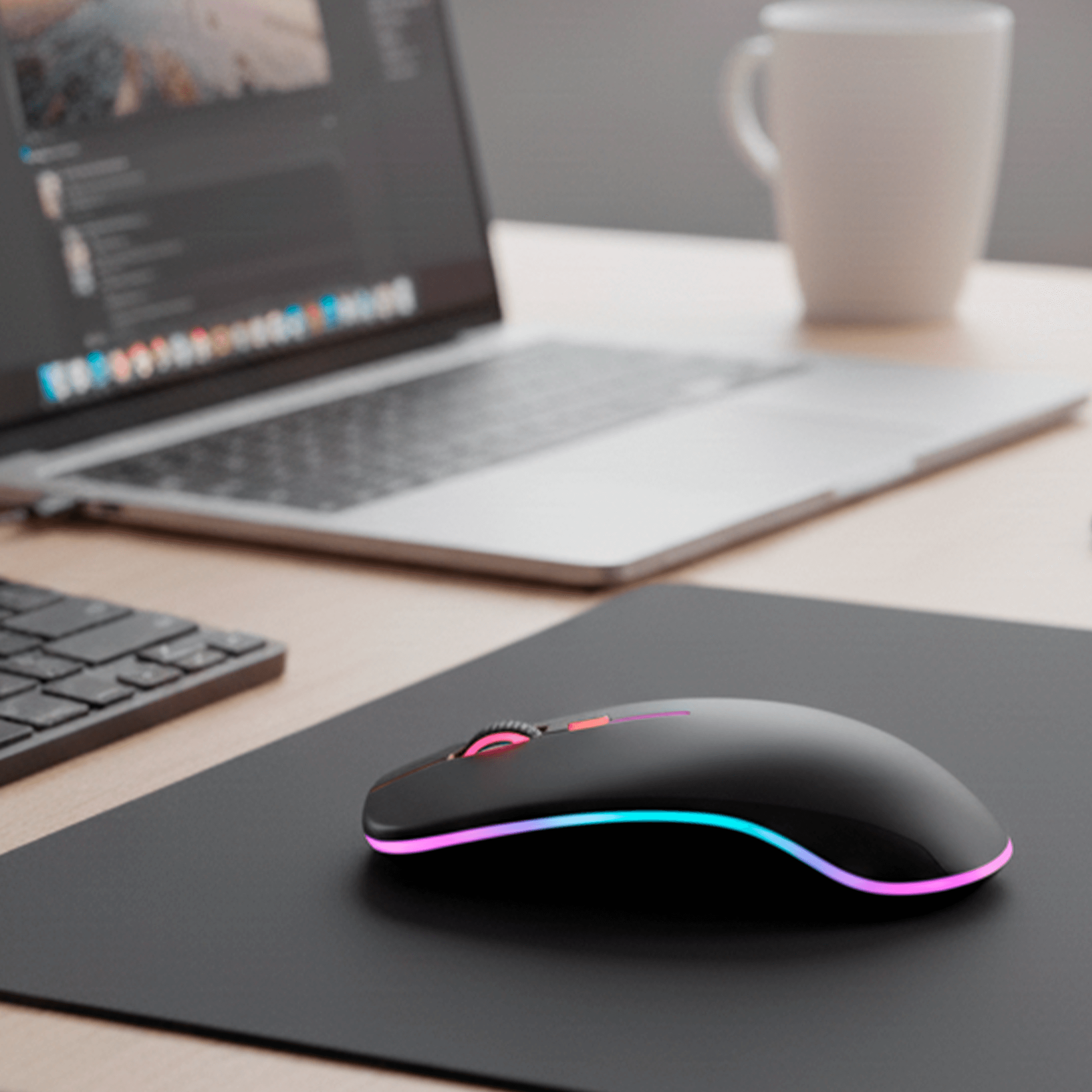 Mouse sem fio com LED RGB 2.4GHz em uso sobre mesa de trabalho ao lado de notebook