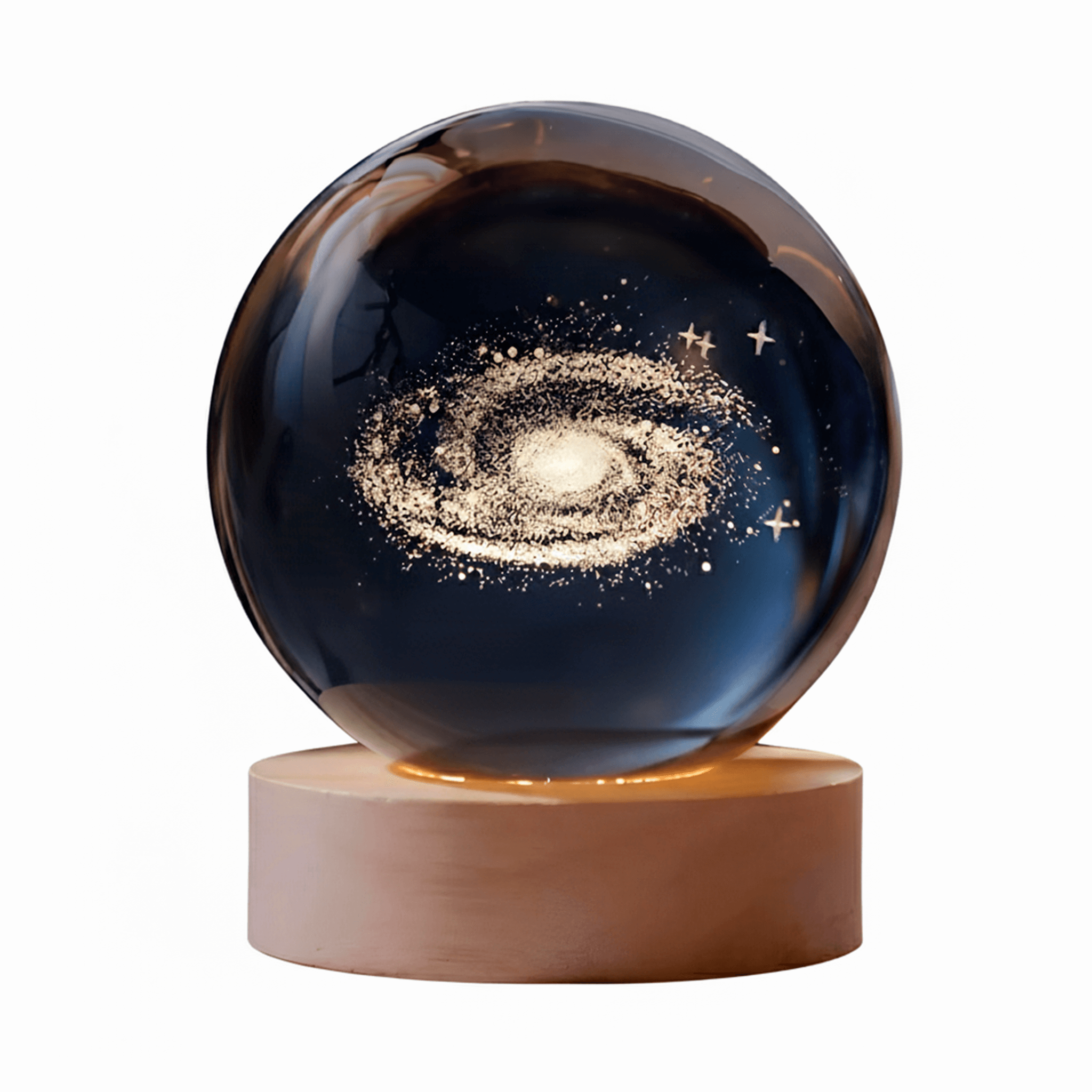 Luminária Bola de Cristal Galáxia acesa sobre base de madeira, com design 3D da galáxia brilhante, ideal para decoração e presente criativo